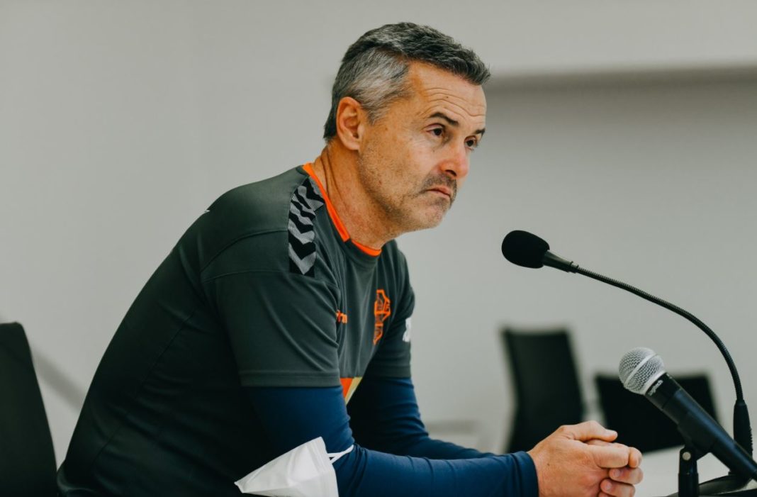Fran Escribá, entrenador del Elche, en rueda de prensa