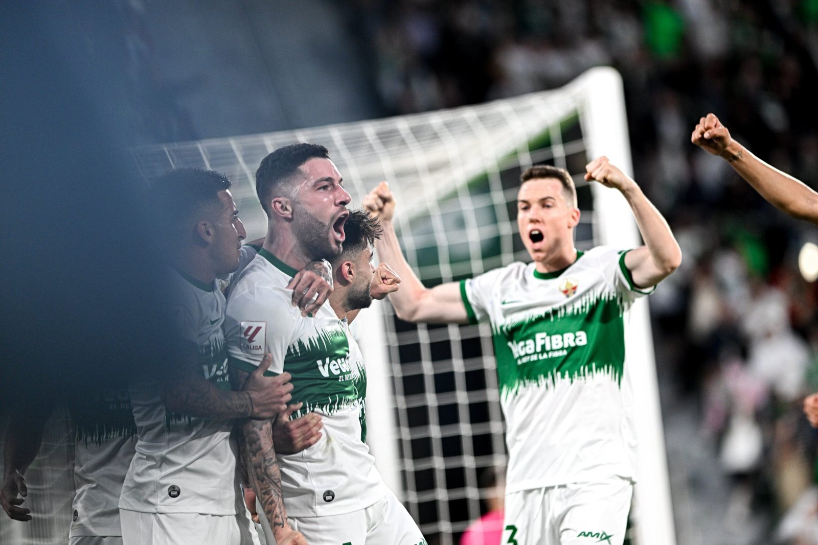 El Elche salva un matchball para seguir en ascenso directo
