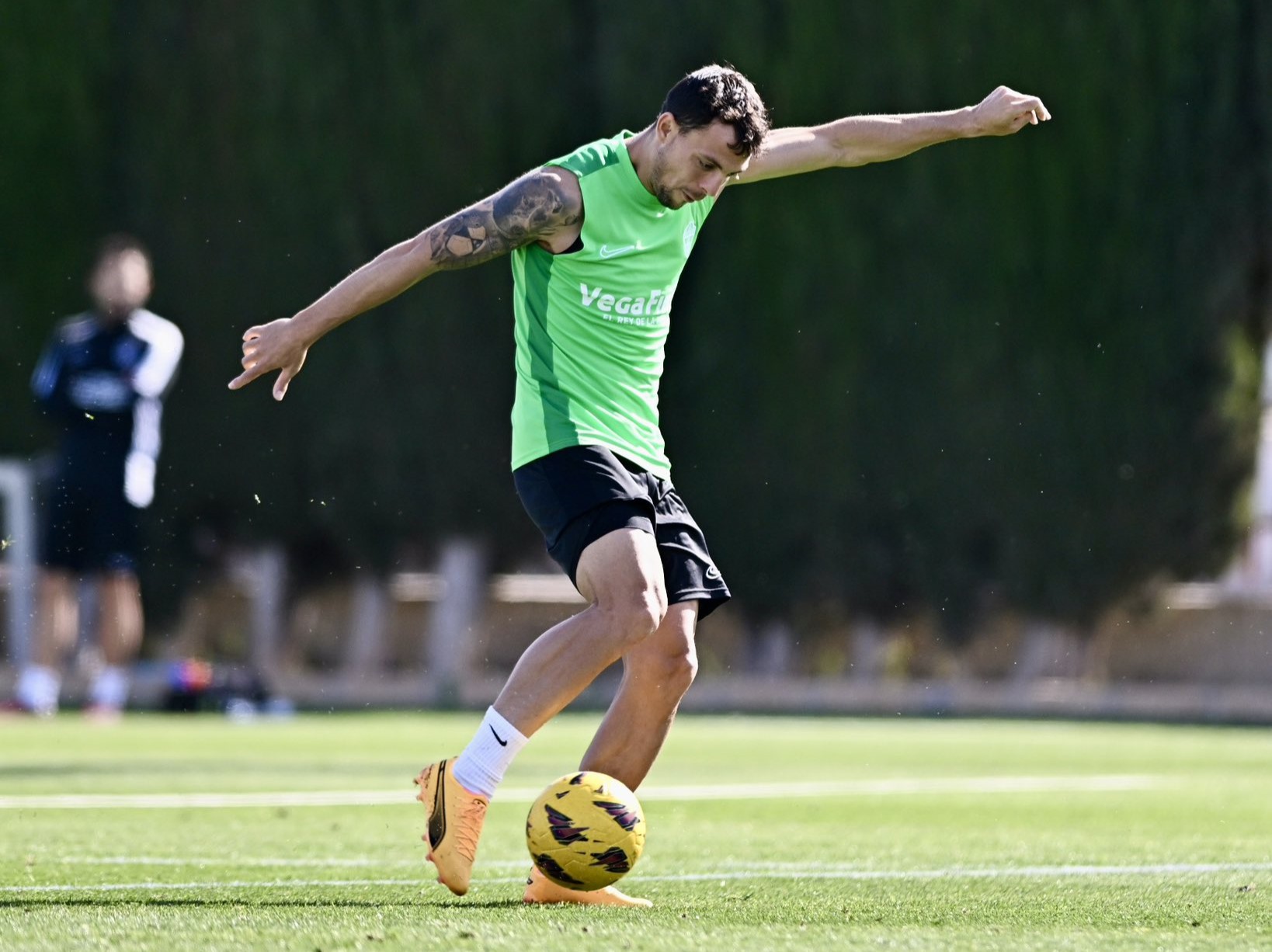 El Elche CF entrena con toda la plantilla disponible