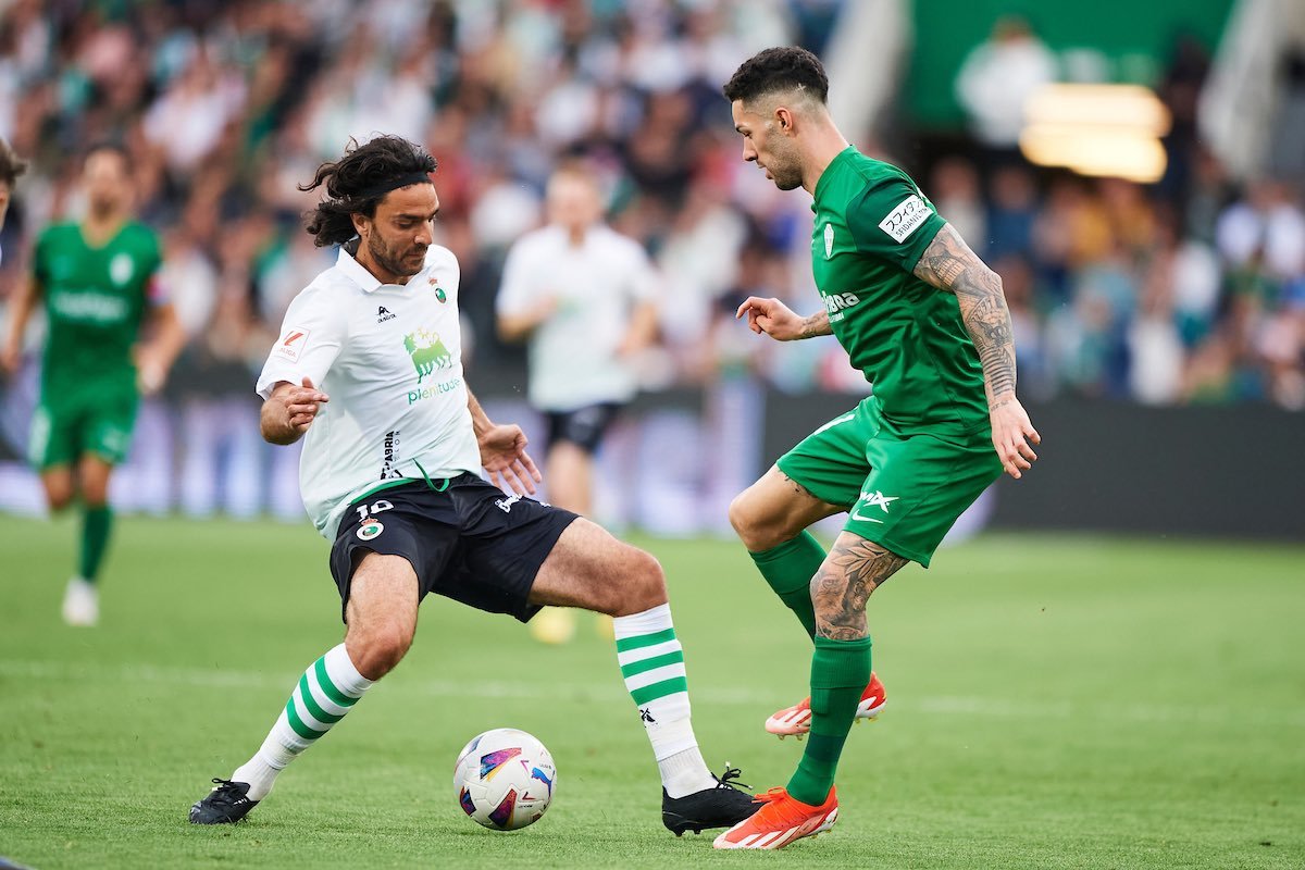 El Elche se complica la vida