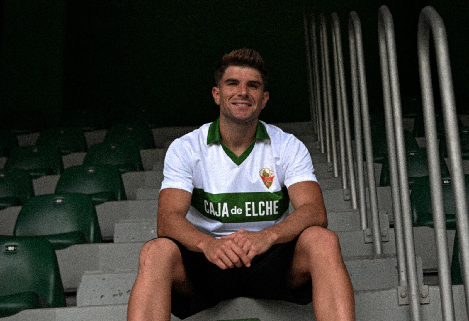 El Elche saca a la venta una réplica de la camiseta de la 1987/88