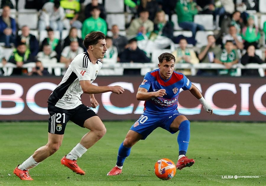 El Elche da en Burgos un paso de gigante hacia Primera División
