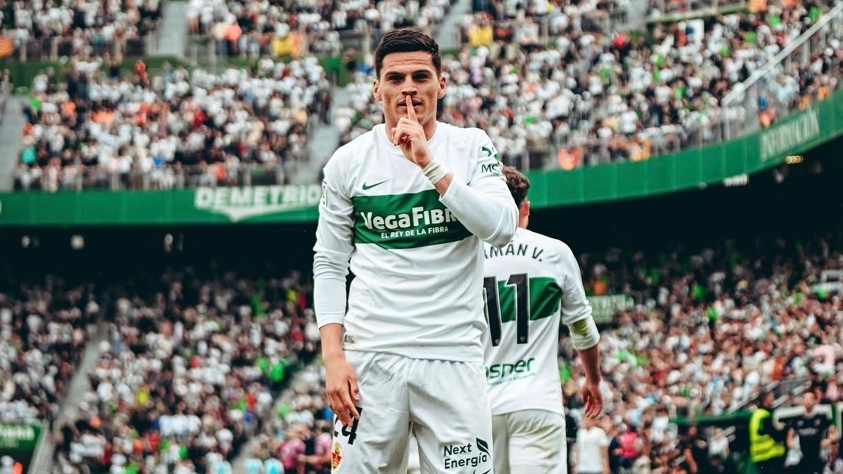 El Elche se aferra a la permanencia con un triunfo clave ante el Valencia